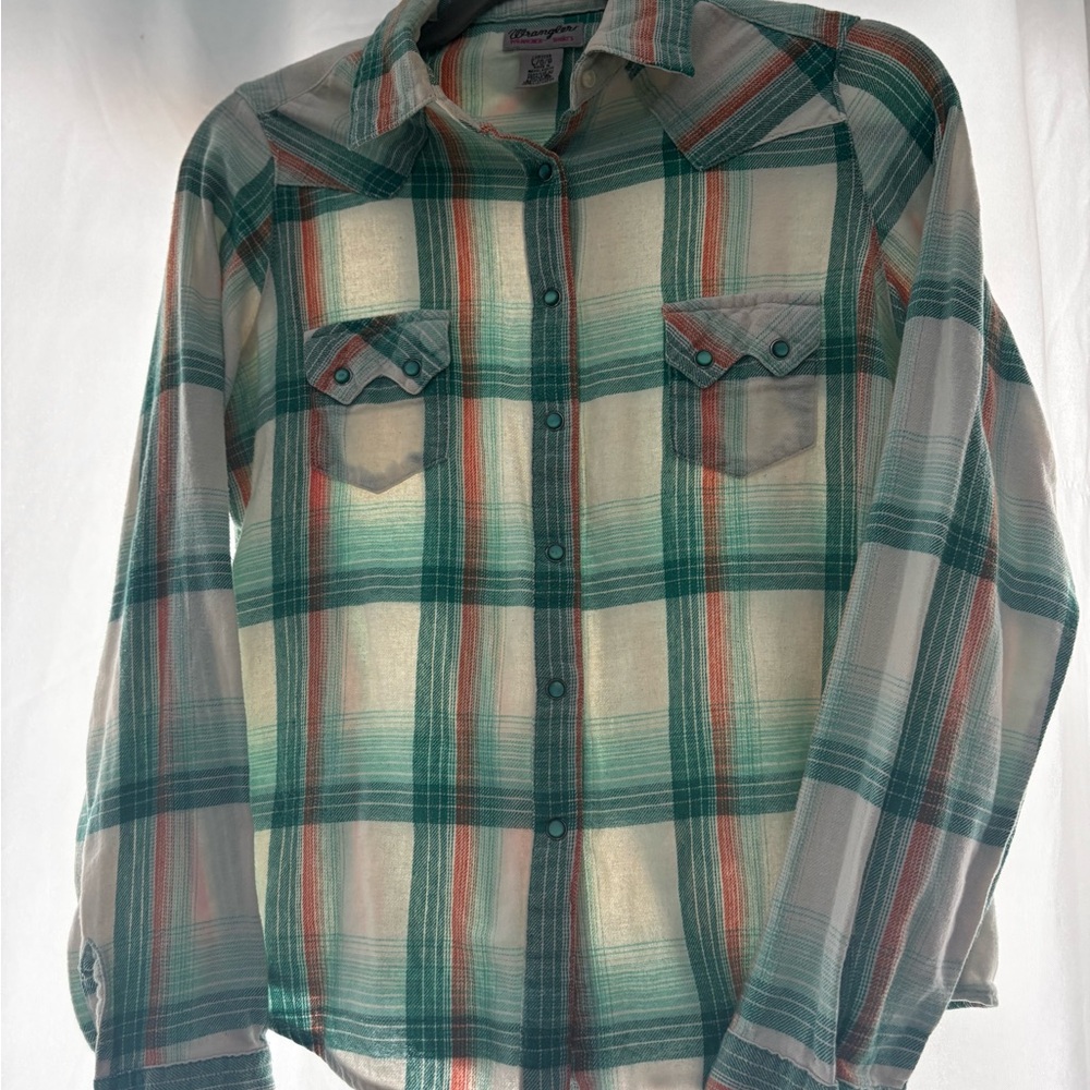 Plaid Women’s Wrangler Button up shirt Size L with pearlescent buttons